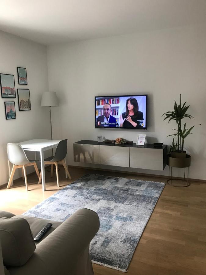 Connie S Home Free Parking Lugano Exteriör bild